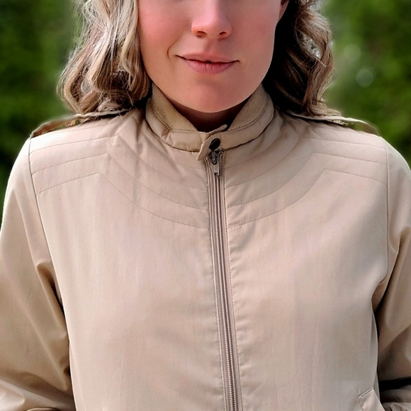 Vintage 80s Mod Tan Jacket w/ Shoulder Straps Cool Stitching Mock Neck Bomber S - Picture 10 of 14